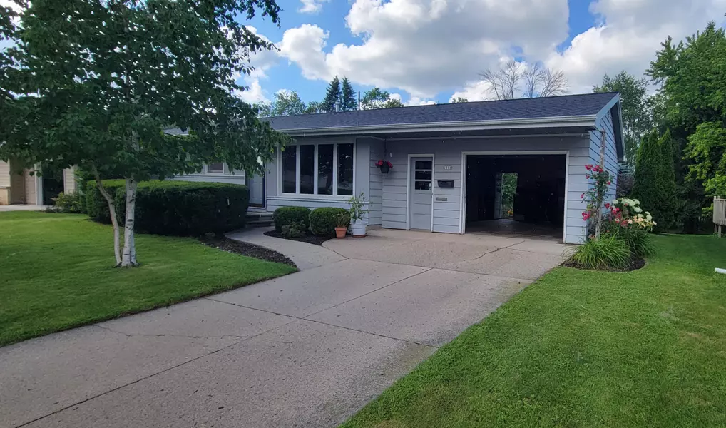 1016 Magnolia Ave, Manitowoc, WI 54220