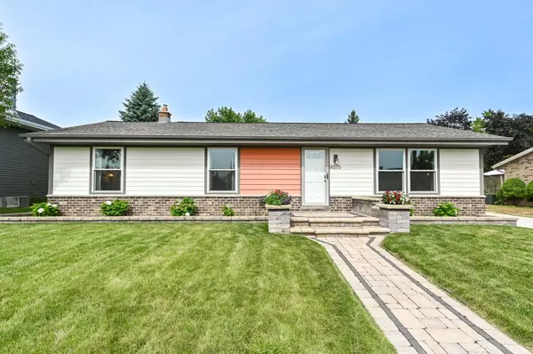 8575 S 15th Ave, Oak Creek, WI 53154