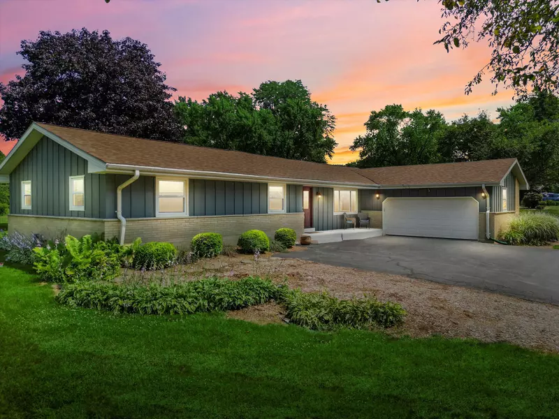 11416 N Glenwood Dr, Mequon, WI 53097