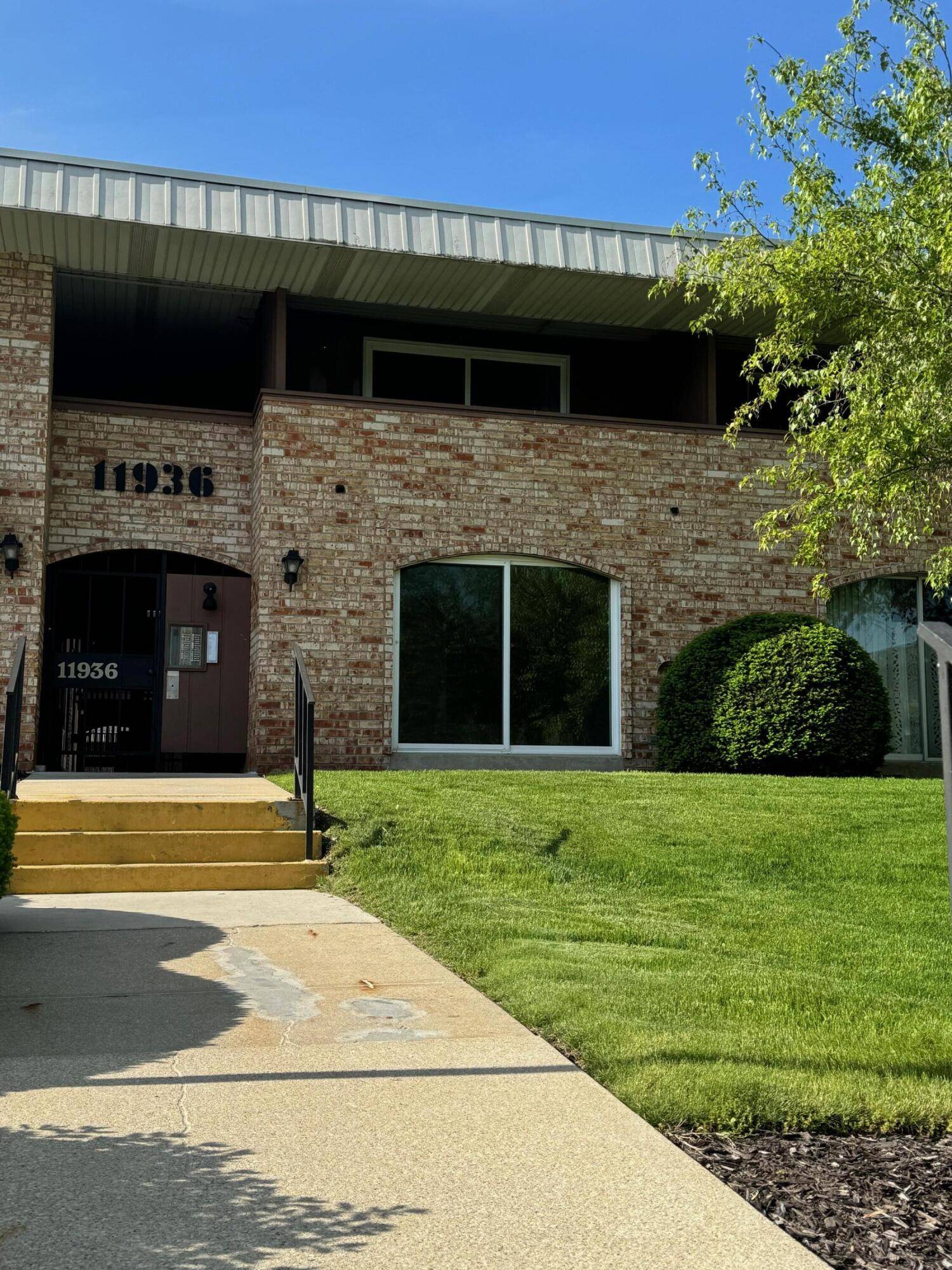 11936 W Mill Rd Unit 23, Milwaukee, WI 53225