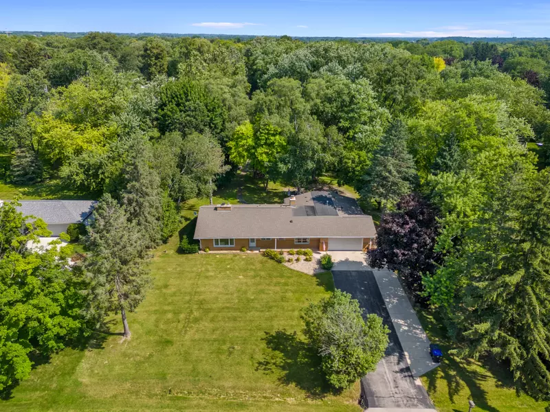 7830 W Sunnyvale Rd, Mequon, WI 53097