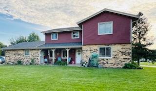 810 Surrey Ln, Hartland, WI 53029