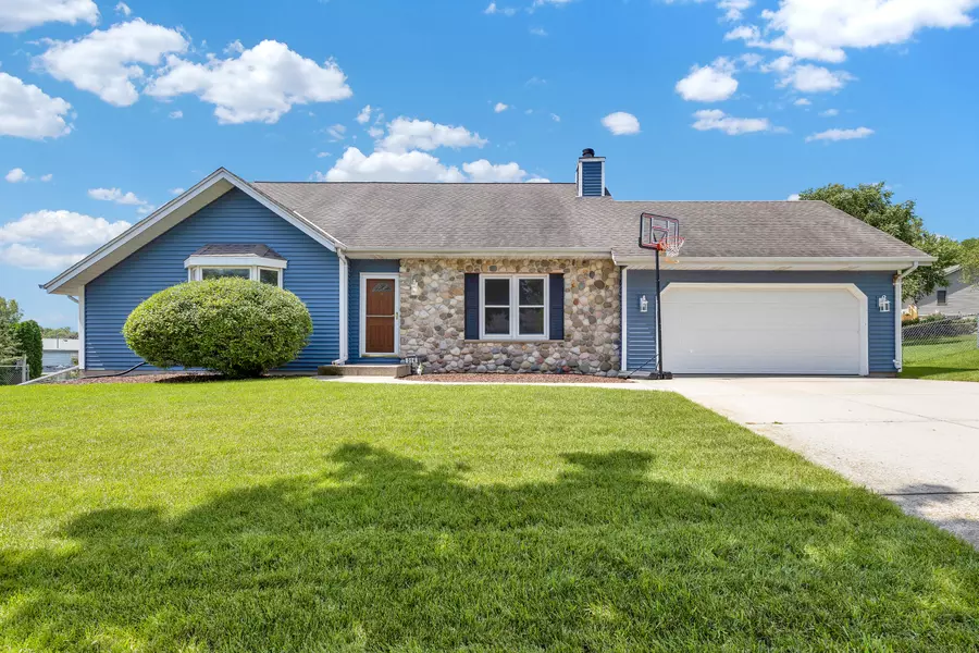 314 Stewart Hill Dr, Waukesha, WI 53188