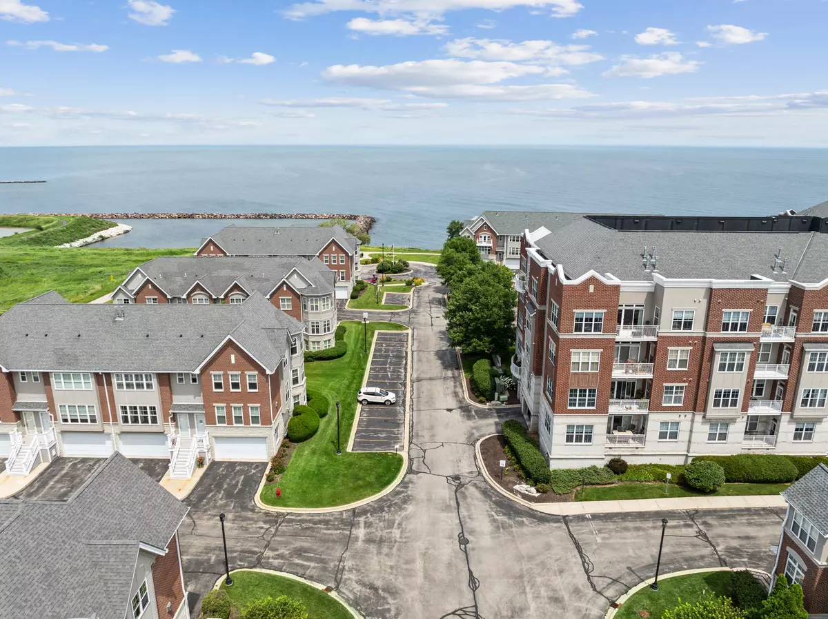 Saint Francis, WI 53235,3872 S Lake Dr Unit 101