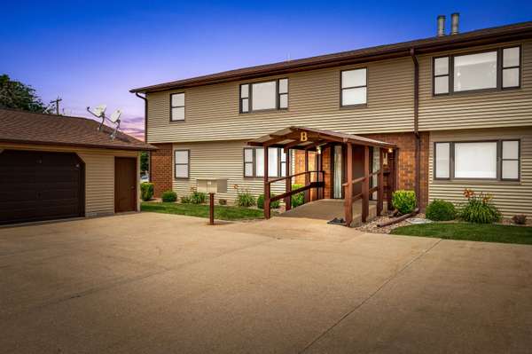 730 10th Ave N Unit B-4, Onalaska, WI 54650