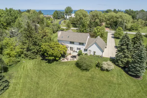 Mequon, WI 53097,14011 N Birchwood Ln