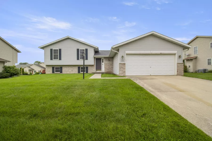 2408 Emslie Dr, Waukesha, WI 53188