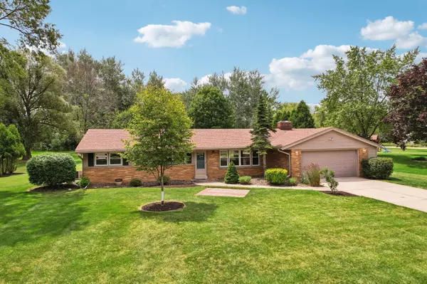 Mequon, WI 53092,801 W San Jose Ln