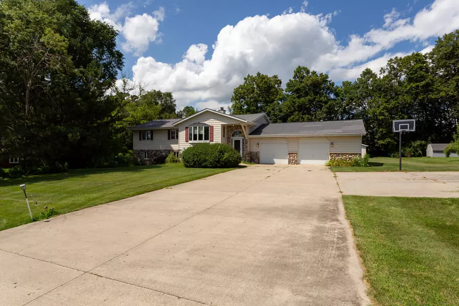 5736 Hillcrest Ln, Wayne, WI 53090