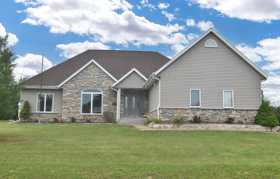 241 49th St, Raymond, WI 53108