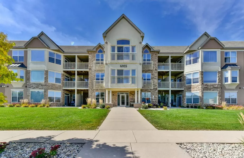 6955 S Riverwood Blvd Unit N-209, Franklin, WI 53132