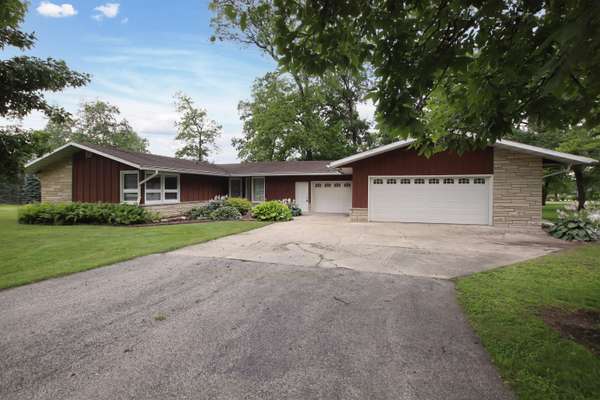 N4038 Towne Ln, Byron, WI 54937