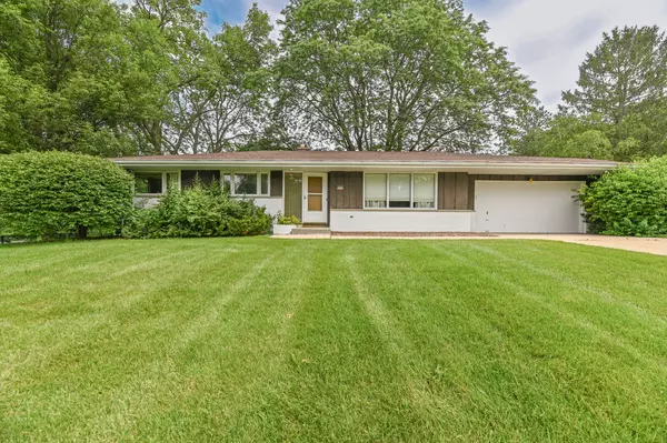 5880 Fleming Ct, Greendale, WI 53129