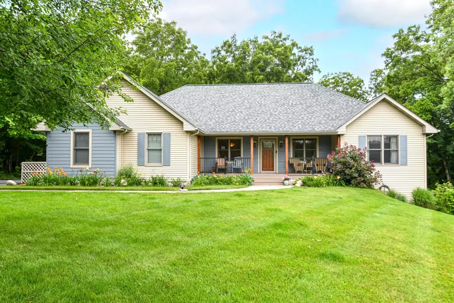 1310 Edgewood Ct, Lake Geneva, WI 53147