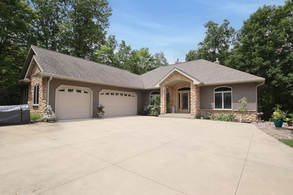 Osceola, WI 53010,N3520 Red Oak Dr