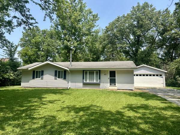 925 Sunset Dr, Delafield, WI 53018