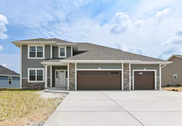 1561 Bluestem Trl, Oconomowoc, WI 53066