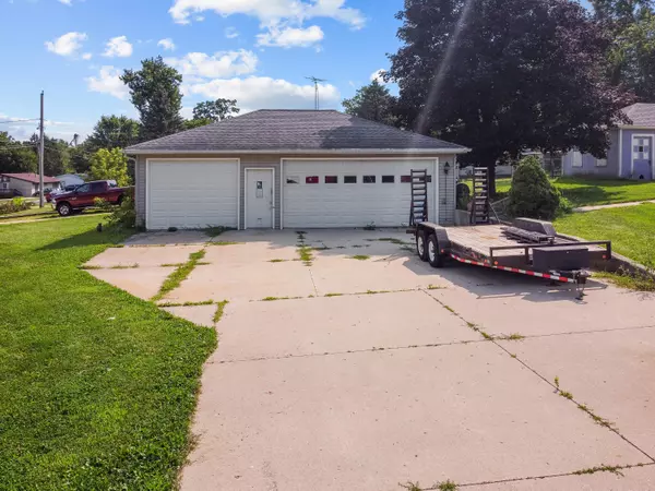 Darien, WI 53114,27 N Bruce St