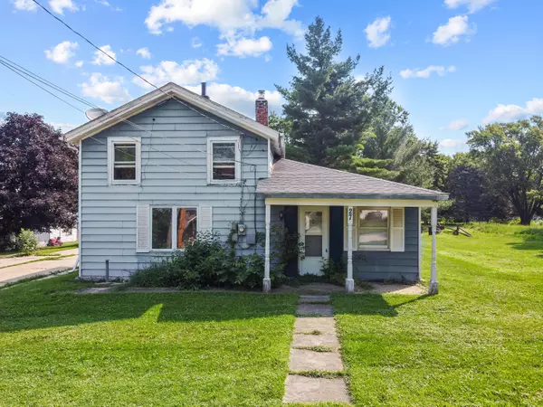 Darien, WI 53114,27 N Bruce St