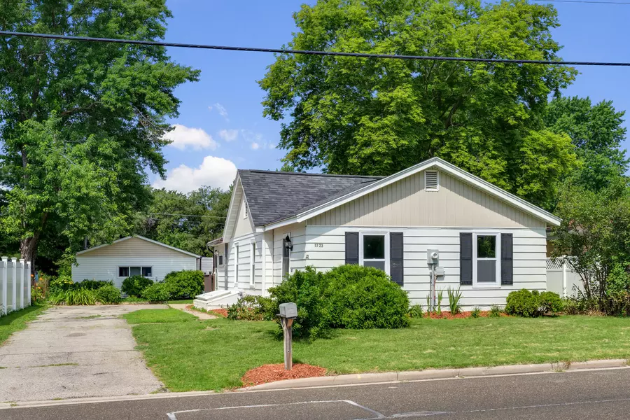 1723 Bainbridge St, Campbell, WI 54603