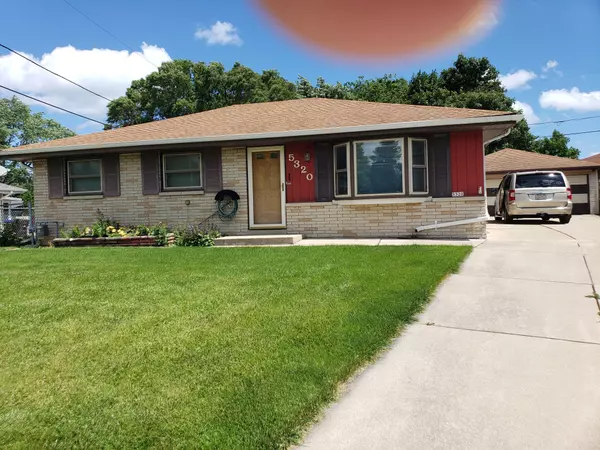 5320 S Nicholson Ave, Cudahy, WI 53110