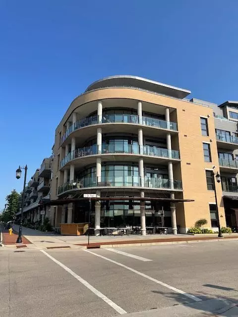 Oconomowoc, WI 53066,215 E Pleasant St Unit 209