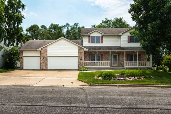 2143 Maplewood Dr, Onalaska, WI 54650