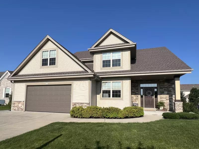 1420 Blazing Star Dr, Oconomowoc, WI 53066