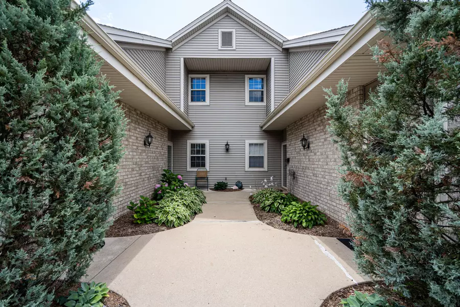 18730 Emerald Cir Unit G, Brookfield, WI 53045