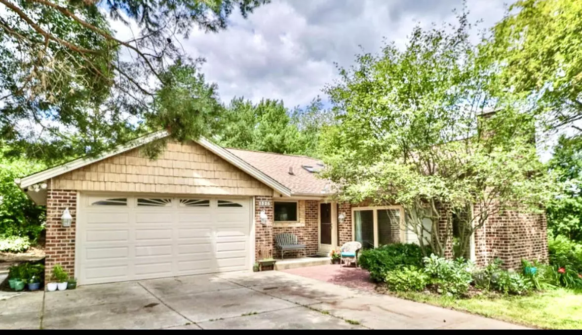 Brookfield, WI 53045,1325 Poplar Ridge Ct