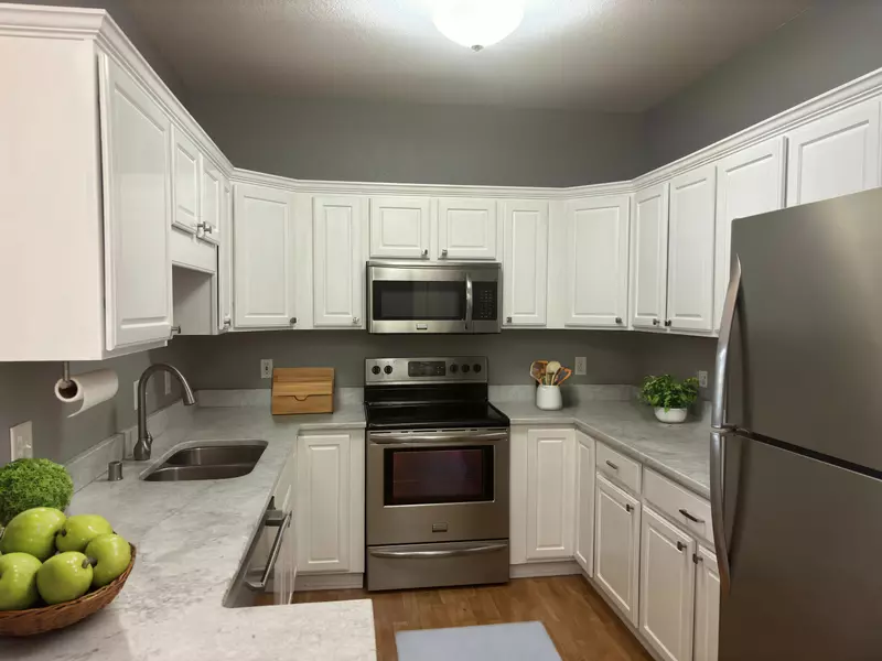 13060 W Bluemound Rd Unit 208, Elm Grove, WI 53122