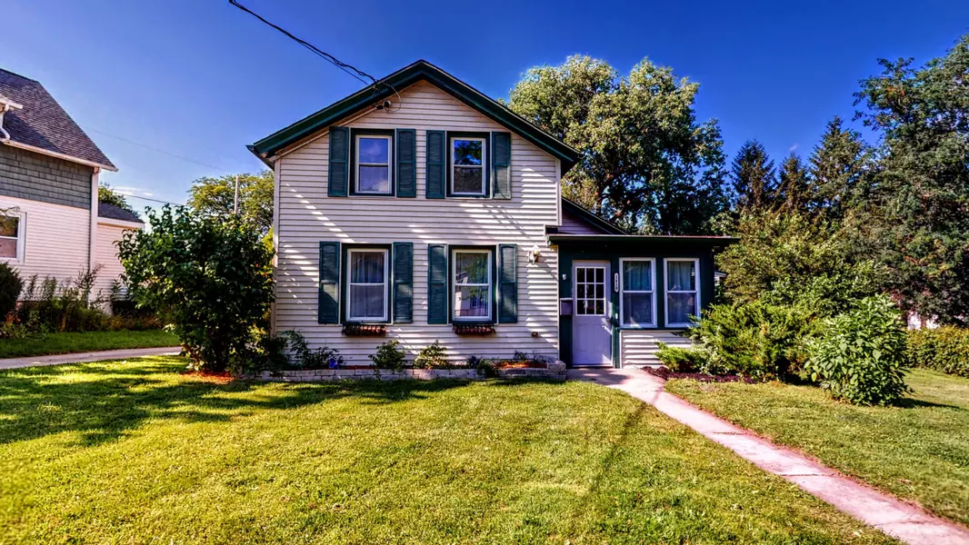 1418 E Main St, Watertown, WI 53094