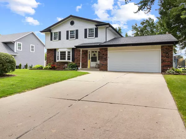 10525 W Candlestick Ln, Franklin, WI 53132