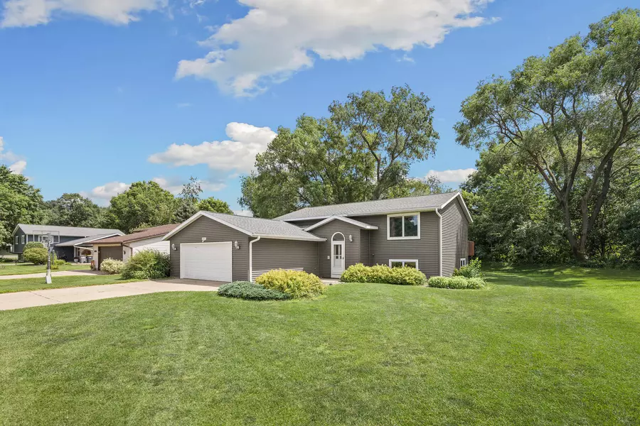 802 Cedar Ave E, Holmen, WI 54636