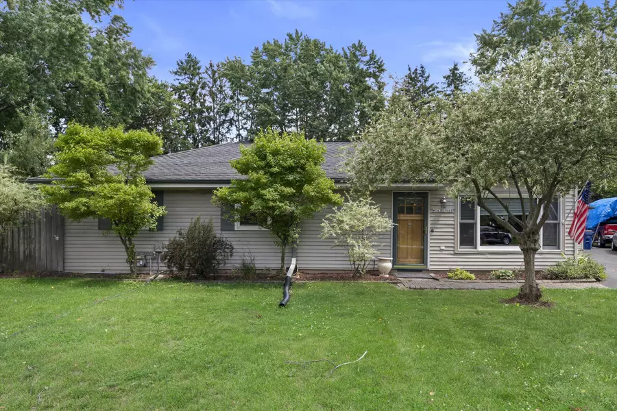 W143S7066 Belmont Dr, Muskego, WI 53150