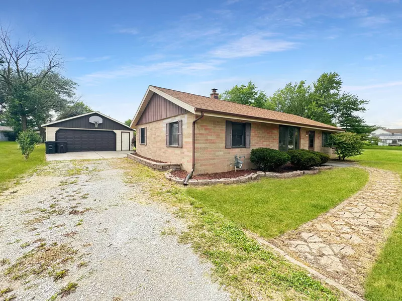 7237 S 35th St, Franklin, WI 53132