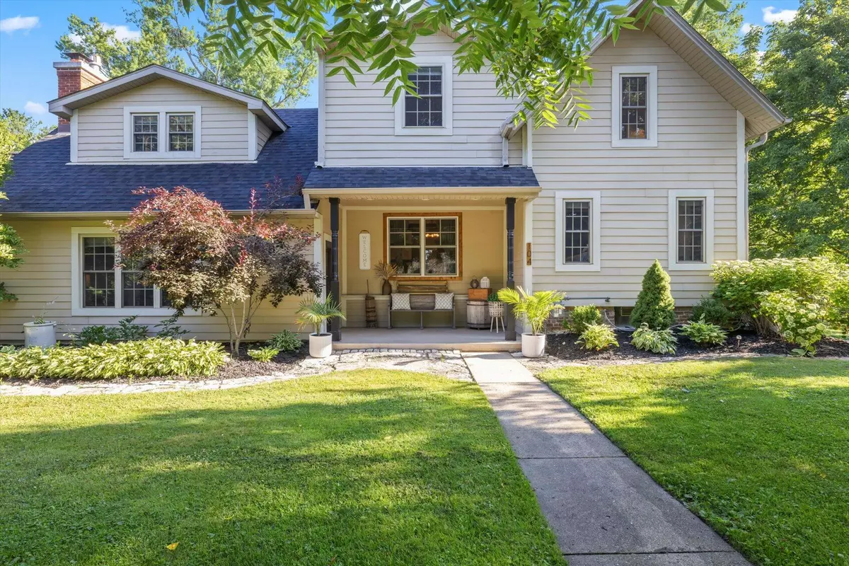 Dousman, WI 53118,104 W Ottawa Ave