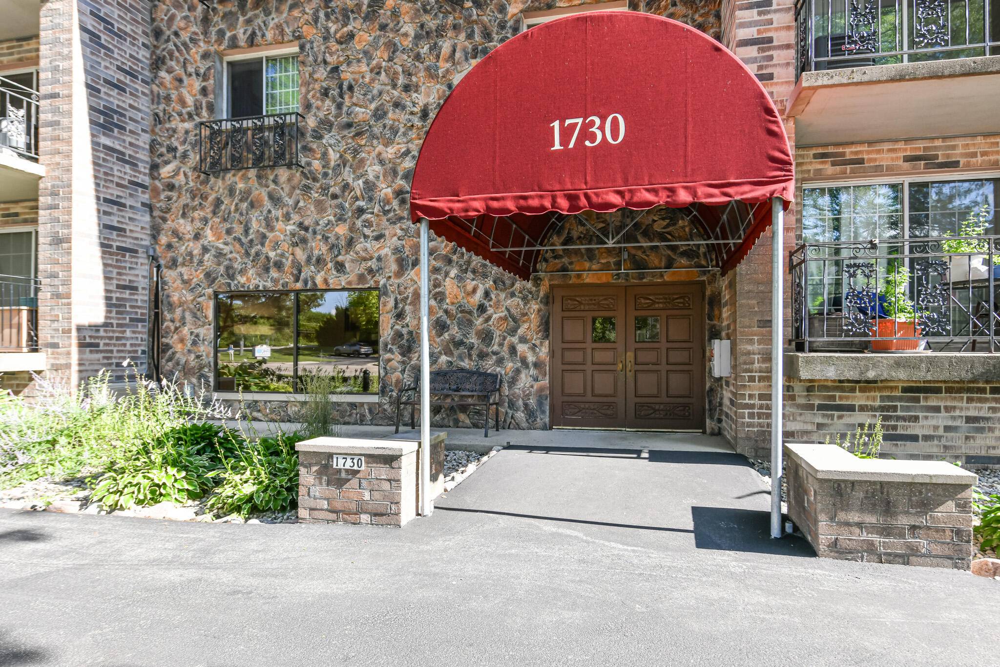 1730 W Green Tree Rd Unit 205, Glendale, WI 53209