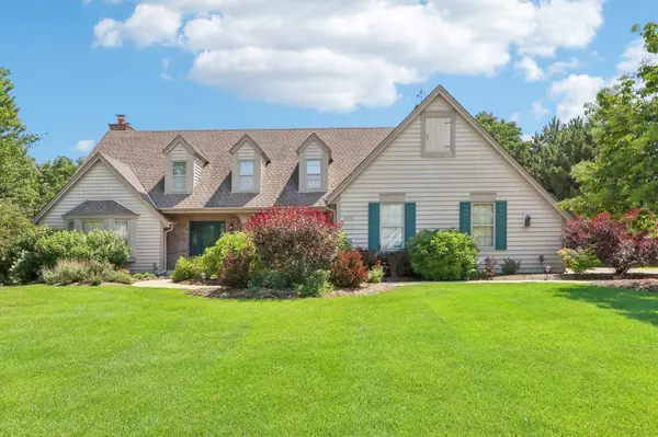 8332 S River Terrace Dr, Franklin, WI 53132