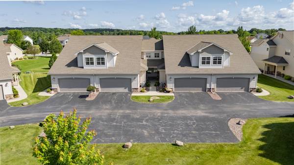 582 Cedar Bluffs Way, Slinger, WI 53086