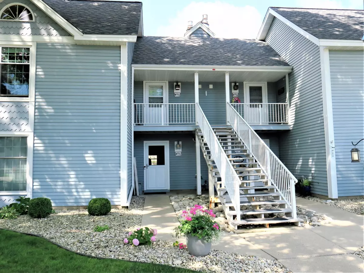 Waterford, WI 53185,300 Foxwood Dr Unit 172