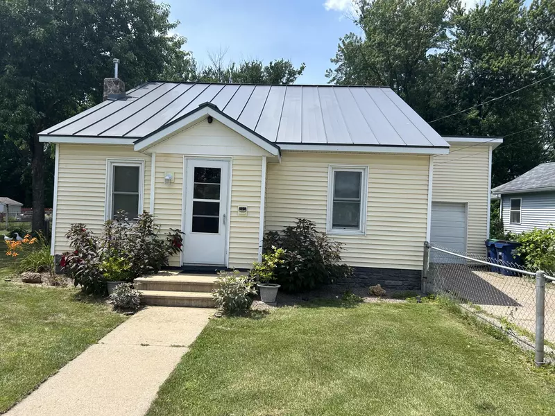 1007 La Crescent St, Campbell, WI 54603