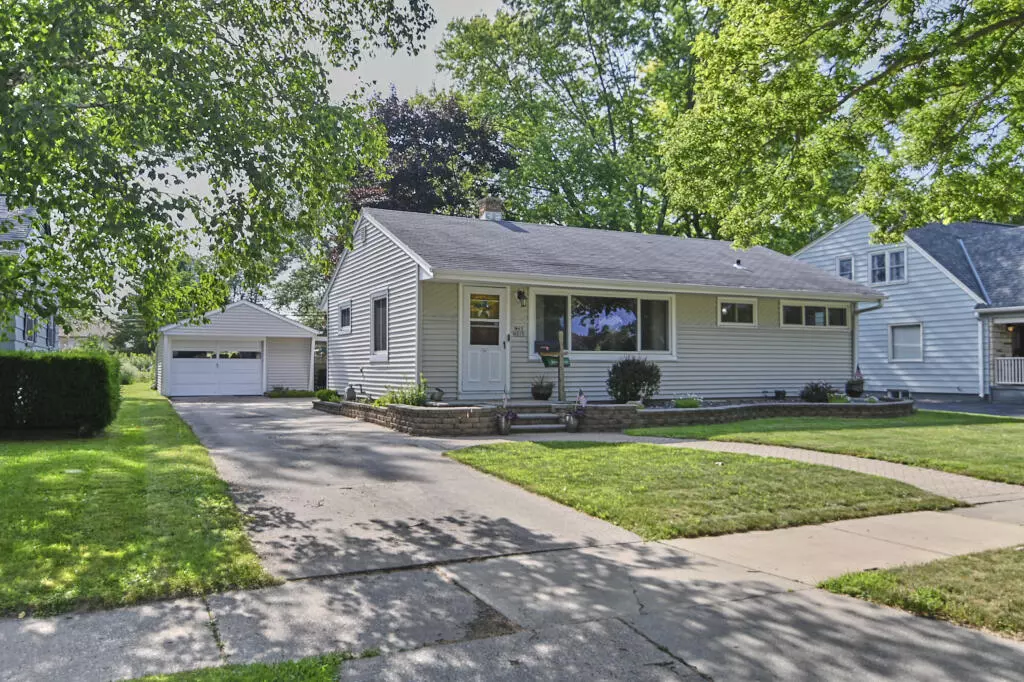 Cedarburg, WI 53012,W63N315 Hillcrest Ave