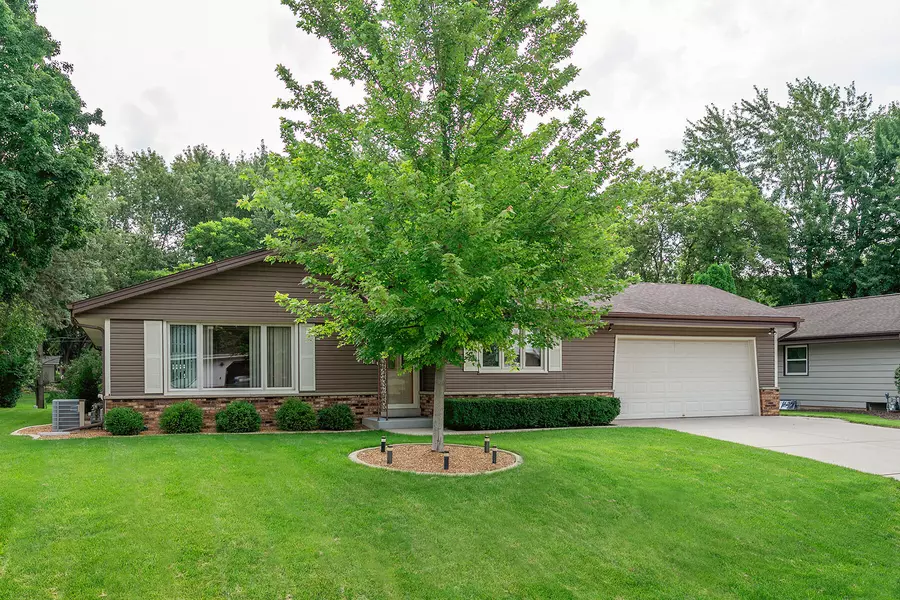 W132S6954 Fennimore Ln, Muskego, WI 53150