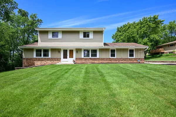 1215 Ridgeway Rd, Brookfield, WI 53045