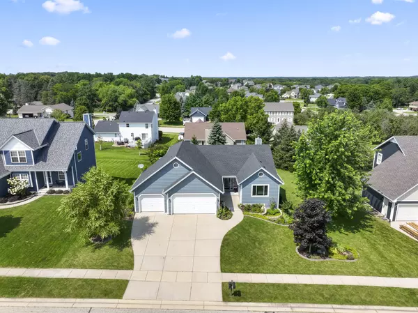 1190 Aeppler Way, Oconomowoc, WI 53066