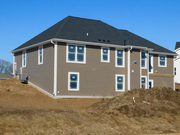 Grafton, WI 53024,716 Hummingbird Ct