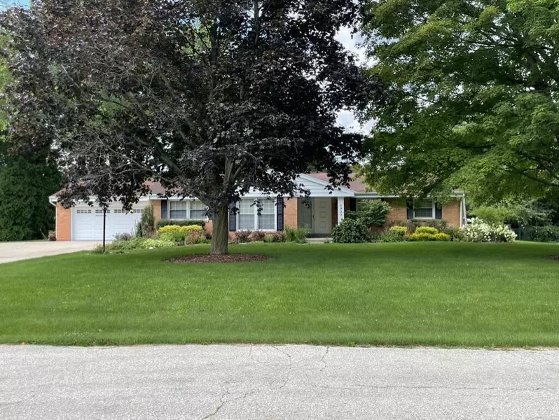 1925 Fairhaven Blvd, Elm Grove, WI 53122