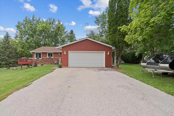 W1416 Pine Ct, Holland, WI 53070