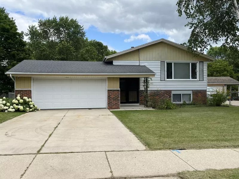 2226 Wellington Dr, West Bend, WI 53090